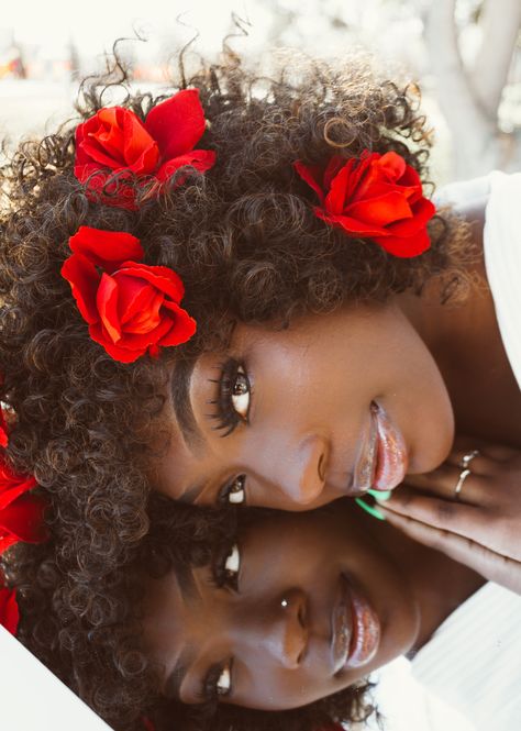 Flower Mirror Photoshoot, Fall Photo Shoot Ideas For Women, Natural Picture Poses, Photoshoot With Roses Photo Ideas, Flowers In Hair Photoshoot, Unique Poses Photography, Natural Hair Photoshoot Ideas, Red Roses Photoshoot, Valentines Day Shoot Black Women