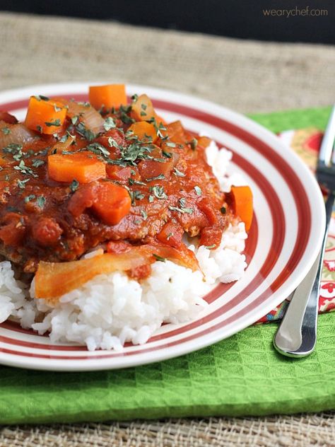 This Easy Swiss Steak is a low-fat dinner loaded with tomato flavor. Easy Swiss Steak, Cubed Beef Recipes, Cube Steak And Gravy, Swiss Steak Recipes, Steak Dinner Recipes, Low Fat Dinner, Cube Steak Recipes, Swiss Steak, Healthy Beef Recipes