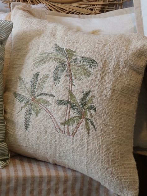 mybaliliving - Etsy España Coastal Boho Interior, Bohemian Beach House, Coastal Decorative Pillows, Farmhouse Beach House, Palm Embroidery, Beach House Hotel, Beach Theme Pillows, Bohemian Bedrooms, Farmhouse Beach