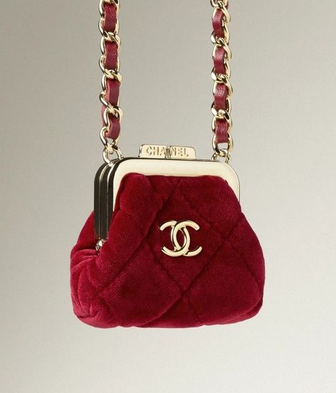 Moda Chanel, Luxury Bags Collection, Chanel Store, Fashion Chanel, Chanel Official, Chanel Official Website, Metal Fashion, Luxury Purses, Fancy Bags