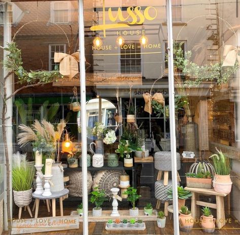 Artificial Flower Display Ideas Retail, Plant Shop Window Display, Furniture Shop Window Display, Florist Shop Window Display, Florist Window Display Ideas, Apothecary Window Display, Home Decor Window Display, Summer Shop Window Displays, Summer Retail Window Displays