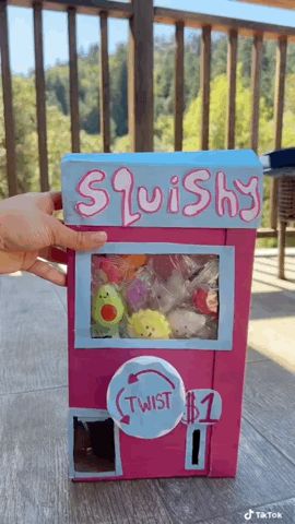 Squishy Vending Machine, Bored Crafts, Diy Squishy, Squishies Diy, Crafts To Do When Your Bored, Hadiah Diy, Paint Plastic, Kawaii Diy, Are You Bored