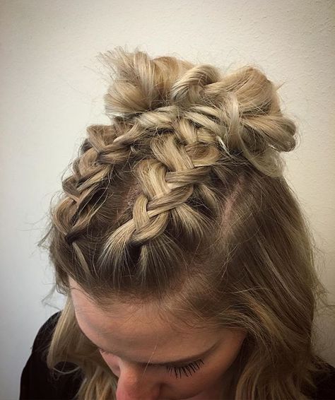 double dutch braids finished into buns for this cute concert-goer… Concert Hairstyles, Gorgeous Braids, Dutch Braid Hairstyles, Vlasové Trendy, Short Braids, Peinados Fáciles Para Cabello Corto, Braid Hair, Penteado Cabelo Curto, Trending Hairstyles