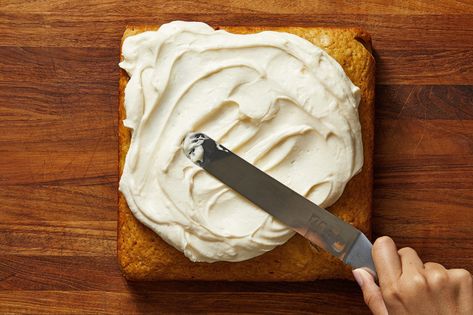 Voraciously One bowl: Sour Cream Maple Cake With Maple Buttercream Frosting - Recipe Canned Frosting Taste Homemade, Homemade Buttercream Frosting, Store Bought Frosting, Canned Frosting, 5 Ingredient Dinners, Homemade Frosting, Marshmallow Creme, Cake Frosting, Chocolate Frosting