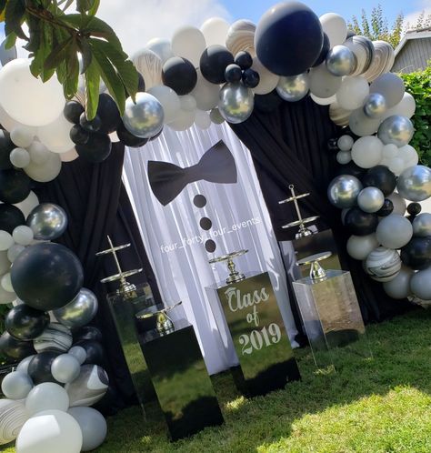 Tuxedo Backdrop Diy, Tuxedo Birthday Party Ideas, Tuxedo Theme Birthday Party, Tuxedo Theme Party, Tuxedo Backdrop, Unique Backdrop Ideas, Ideas Para Decorar Con Globos, Mens Birthday Party Decorations, Manly Party Decorations