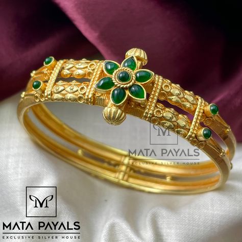 Single Kada Designs Gold, Single Kada Designs Gold For Women, Kada Designs Gold For Women Antique, Single Gold Bangle Designs, Single Bangle Designs Gold, Kada Bracelet Gold For Women, Kada Bangles Gold Design, Gold Kada Design For Women, Kada Design