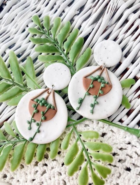 String Of Pearls Plant, Plant Earrings, Earrings Hanging, Polymer Clay Flower Jewelry, Diy Earrings Polymer Clay, Clay Pieces, Handmade Clay Jewelry, Polymer Earrings, Earrings Clay