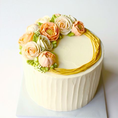 Floral Tulips Buttercream Cakes | Buttercream Floral Straw Cake — Eat Cake Be Merry - Custom Cakes NY ... Cake With Flowers, Buttercream Flower Cake, Cake Trends, Buttercream Flowers, Gorgeous Cakes, Floral Cake, Occasion Cakes, White Cake, Fancy Cakes