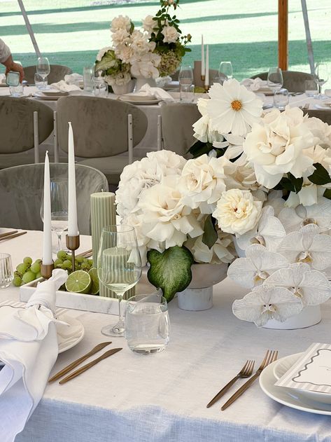 Wedding Alter Flowers, Long Table Decor, Flower Mood Board, Feast Table, Love Feast, Wedding Table Styling, Alter Flowers, Wedding Alter, Mrs White