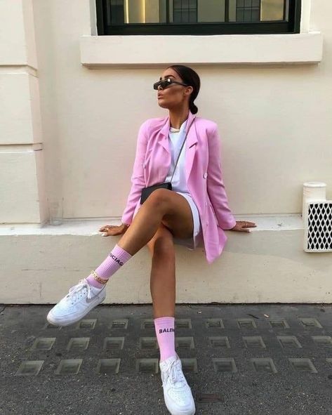 Alicia Roddy, Pink Blazer, Summer Style Casual, Looks Chic, Pink Outfits, Colourful Outfits, Mode Inspiration, Spring Summer Outfits, Outfits Casuales