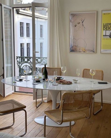 Kitchen Table For Apartment, Modern Kitchen Table Ideas, Apartment Dining Area, Design Dining Room, Tulip Dining Table, Apartment Dining, Marcel Breuer, Marble Dining, Dining Room Inspiration