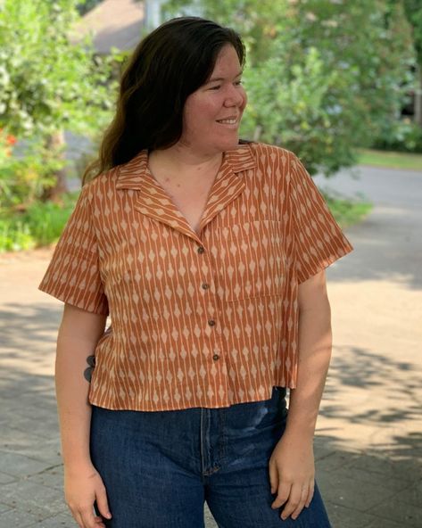 Crop Shirt Pattern, Gilbert Top, Cotton Tops Designs, Full Bust Adjustment, Pattern Hack, Shirt Sewing Pattern, Wrap Pants, Style Guru, Chic Tops