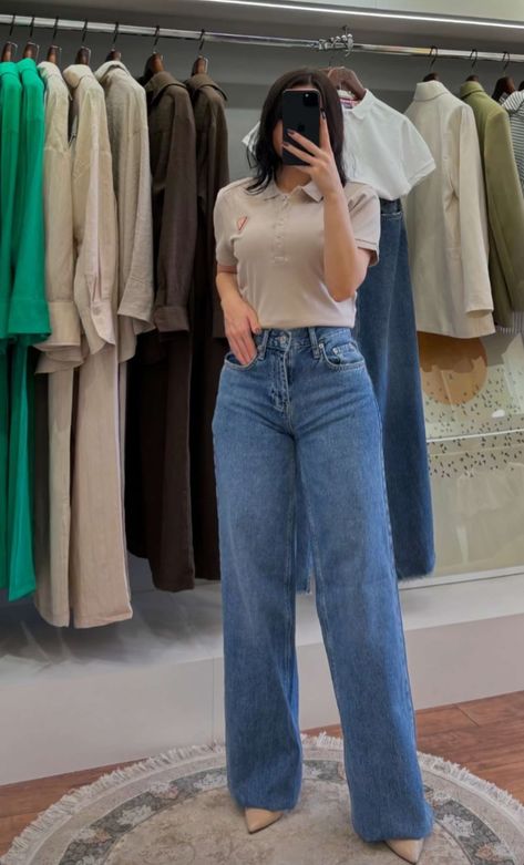 Crop Top And Wide Leg Jeans, Jeans And Crop Top Outfit, Jeans Sobek, Jeans And Crop Top, Thrift Outfits, Office Fits, Crop Top Outfit, Crop Top With Jeans, Quick Outfits