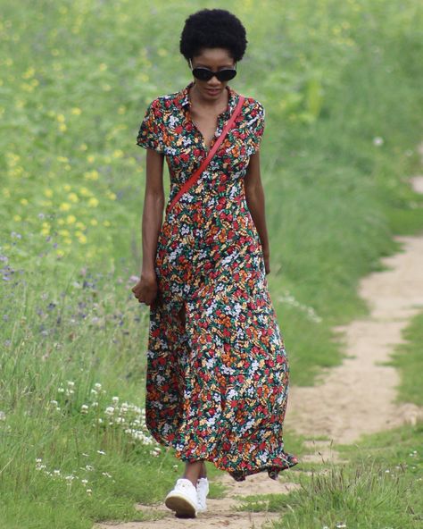 Maxi Skirt With Sneakers Outfits, Floral Dress With White Sneakers, Maxi Dress With White Sneakers, Midi Dresses With Sneakers, Maxi Dresses With Sneakers, Sneakers With Maxi Dress, Long Dress Sneakers Outfit, Maxi Dress With Tennis Shoes, Summer Maxi Dress Outfit Casual