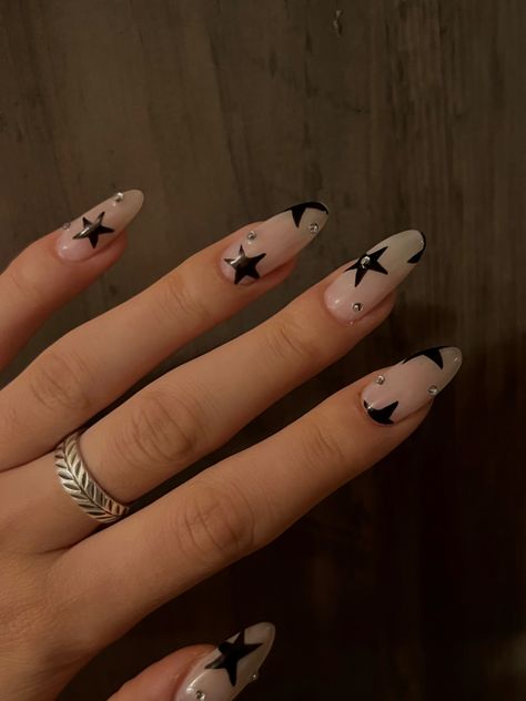 Nail Inspiration Stars, Gem Nail Ideas, Nail Inspo Gems, Star Themed Nails, Star Nails Coffin, Nails Stars Design, Star Nails Black, Reputation Nails, White Star Nails