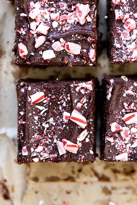 Candy Cane Brownies, Peppermint Brownies Recipe, Homemade Ganache, Chocolate Ganache Glaze, Christmas Brownies, Peppermint Brownies, Box Brownies, Peppermint Candy Cane, Brownie Mix