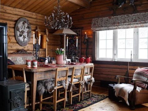 Found on Bing from www.digsdigs.com Norwegian Cabin Interior, Norwegian Interior Design, Norwegian Decor, Norwegian Cottage, Norwegian Interior, Norwegian House, Cabin Interior Design, Log Cabin Rustic, Traditional Cottage