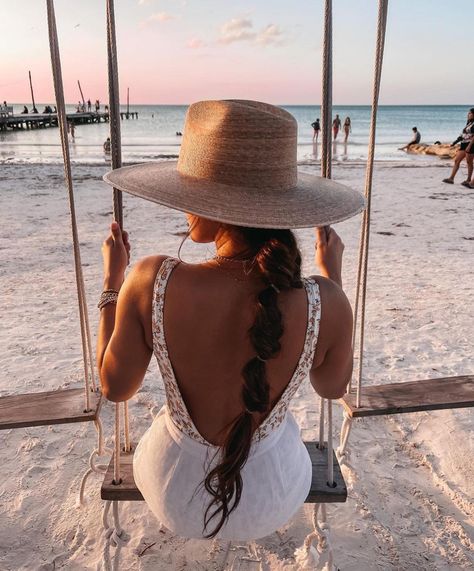 Beach Photo Inspiration, High By The Beach, Women Hats Fashion, Western Hat, Lack Of Color, 5 O Clock, Summer Soiree, Western Hats, Summer Bikinis