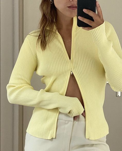 Light Yellow Cardigan Outfit, Light Yellow Sweater Outfit, Winter Yellow Knit Top, Light Yellow Sweater, Yellow Cardigan Outfit, Trendy Yellow Long Sleeve Cardigan, Yellow Fitted Trendy Cardigan, Light Yellow Cardigan, Casual Yellow Knit Cardigan