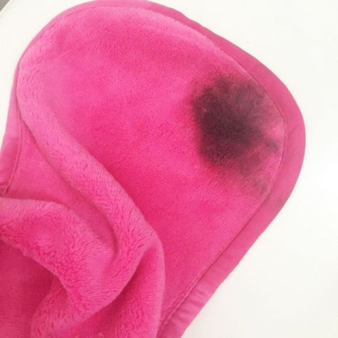 I Tried the Makeup Remover Towel And This Is What Happened Make Up Eraser, Makeup Eraser Cloth, Makeup Remover Towel, Makeup Towel, How To Use Makeup, Diy Towels, Face Wipes, Makeup Eraser, Face Products