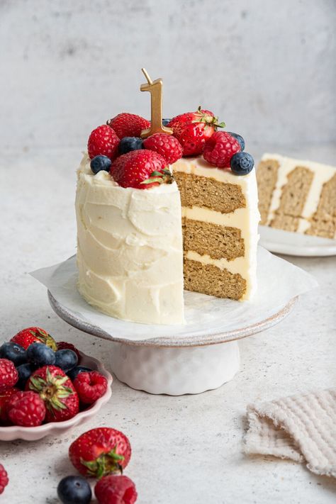 This healthy smash cake is the perfect first birthday cake. It's made with almond flour, banana and has no added sugar. Healthy Smash Cake, Almond Flour Banana, Smash Cake Recipes, Eating Bird Food, Baby First Birthday Cake, Baby Cake Smash, Full Fat Yogurt, Baby's First Birthday, First Birthday Cake