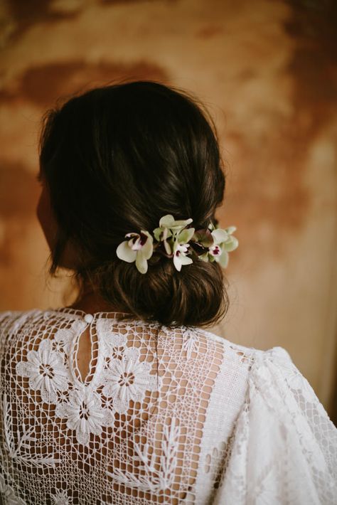 Bridal Hairstyle with Fresh Flowers | Spanish Wedding at Can Valldaura Planned by Collage eStudio | Images by Marcos Sanchez | Monika Frias Videography | wedding hair | wedding hair ideas #weddinghair #bridestyle Brides Hairstyle, Spanish Bride, Spanish Hairstyles, Updo Bridal Hair, Wedding Hair Bride, Hairstyle Bridesmaid, Hairstyles For Weddings, Bridal Hairpieces, Updo Bridal