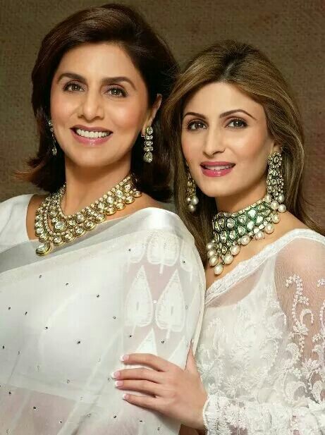 Neetu Singh with daughter Riddhima. Riddhima looks like dad Rishi, but is close to her Mom. Riddhima Kapoor, Neetu Kapoor, Neetu Singh, Indian Jewelry Sets, Indian Wedding Jewelry, Bridal Jewellery Indian, Indian Wedding Outfits, Gold Jewelry Indian, B Day