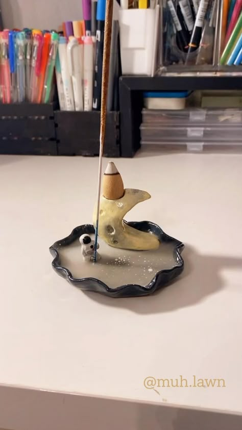 Mushroom Incense Holder, Diy Incense, Diy Incense Holder, Hay Bale Art, Diy Mushroom, Easy Clay Sculptures, Famous Characters, Sculpture Art Clay, Cerámica Ideas