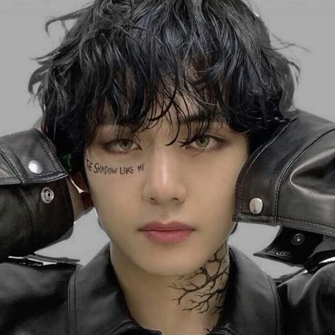 #taehyung #v #bts #tattoo #blackhair V Tattoo, Bts Tattoos, Bts Black And White, Face Tattoos, Celebrity Style Red Carpet, Kim Taehyung Wallpaper, Black And White Aesthetic, Celebrity Art, V Taehyung