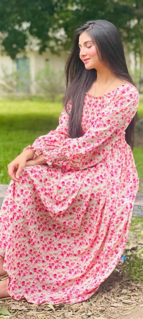 Poses On One Piece Dress Long, Long Frocks Western, Round Kurti, One Piece Dress Long, Casual Poses, Western Photo, Stylish Photo, Frock Dress, Friend Poses Photography