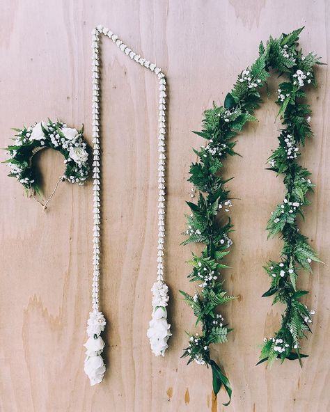 Christmas Lei, Lei Stand, Lei Ideas, Wedding Lei, Lei Making, Hawaiian Lei, Beach Flowers, Dorm Walls, Forever Flowers