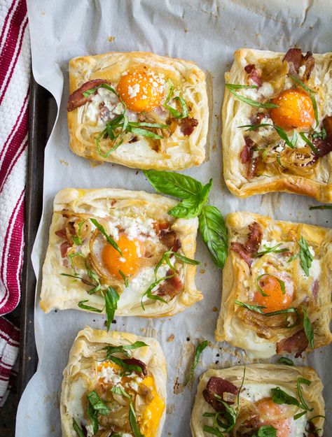 Goat Cheese Breakfast, Breakfast For Dinner Ideas, Breakfast Pastry Recipes, Cheese Puff Pastry, Cheese Pastry, Cheese Breakfast, Breakfast Pastries, Bacon Egg, Easter Brunch