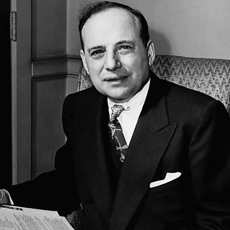 10 Legendary Investment Wisdom From Legendary Investors Columbia Business School, Benjamin Graham, Ray Dalio, Value Stocks, Stock Screener, Investment Quotes, Investing Books, Value Investing, Warren Buffett