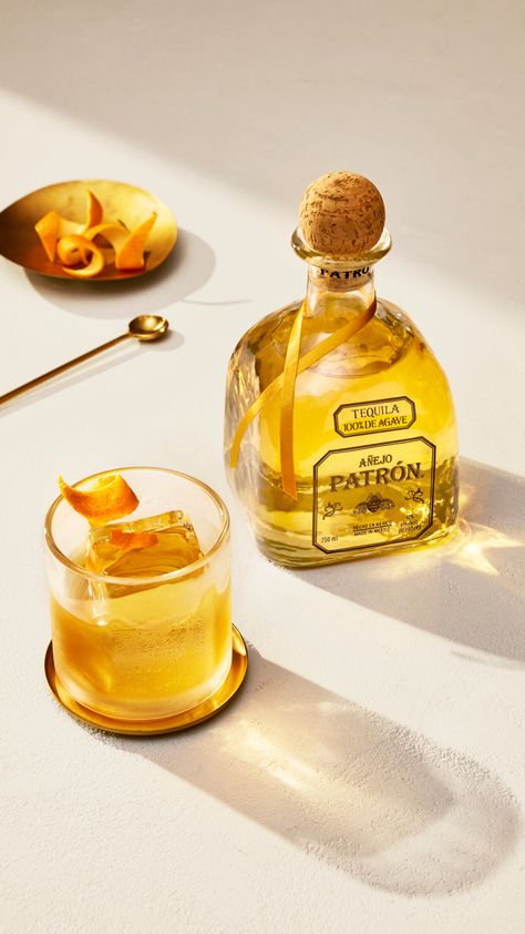 Introduce a new tradition to your holiday celebrations with a classic cocktail. Grab a bottle of sweet, oak-aged Añejo and craft a timeless Patrón Añejo Old Fashioned with loved ones. #Añejo #HolidayCocktailRecipes #HolidayCocktail #Patron #SimplyPerfectGift #AgedToPerfection #PatronTequila #TequilaCocktail #EasyHolidayCocktails Tequila Old Fashioned Recipe, Anejo Tequila Drinks, Patron Alcohol, Old Fashion With Tequila, Anejo Old Fashioned, Espolon Tequila, Easy Holiday Cocktails, Patron Silver, Patron Bottle