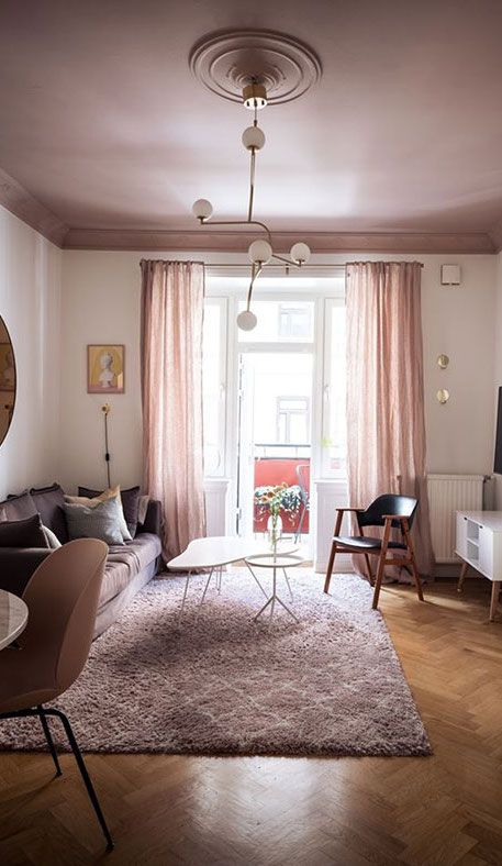 Pink Ceiling Bedroom, Blush Ceiling, Pink Ceiling, Scandinavian Apartment, Colored Ceiling, Art Deco Home, Beautiful Living Rooms, Classic House, Bedroom Colors