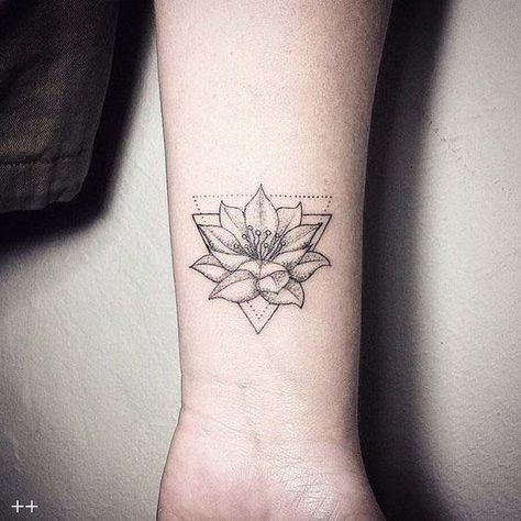 Best lotus flower tattoo designs Simple Lotus Flower Tattoo, Inner Wrist Tattoos, Lotusblume Tattoo, Water Lily Tattoos, Meaningful Wrist Tattoos, Lotus Flower Tattoo Design, Tato Minimal, Tato Jari, Pola Tato