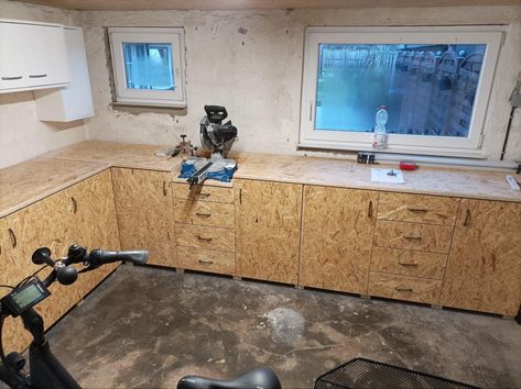 Osb Storage, Work Bench Diy, Garage Cupboards, Diy Garage Door Makeover, Osb Board, Diy Garage Gym, Diy Garage Work Bench, Garage Door Makeover, Diy Garage Door