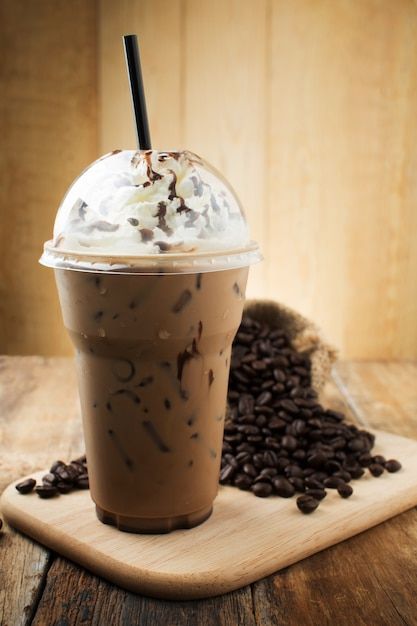 Ice Chocolate Drink, Iced Cappuccino, Resipi Kek, Mocha Frappe, Iced Mocha, Mocha Coffee, Coffee Menu, Coffee Photography, Cold Coffee