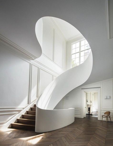 Sculptural Stairs, Boston Interior Design, درج السلم, White Staircase, Boston Interiors, Interior Design Principles, Interior Boho, Interior Design Minimalist, Townhouse Designs