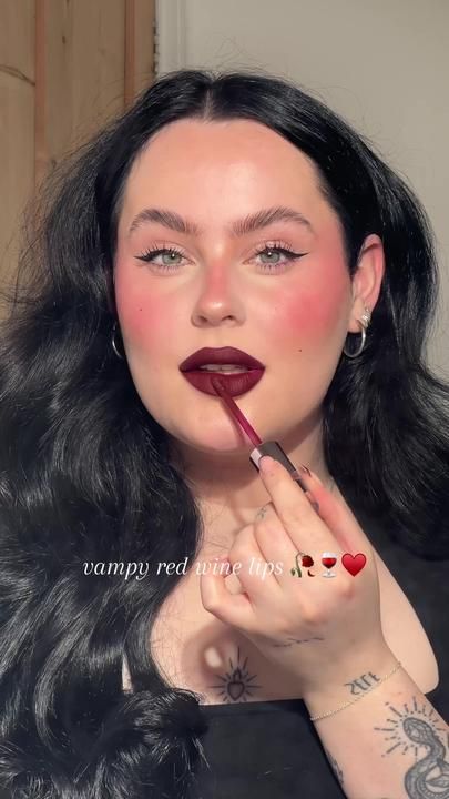 Wine Lipstick Makeup, Vampy Lips Makeup, Red Lips Outfit, Dark Red Lipstick Makeup, Wine Red Lipstick, Dark Lip Makeup, Red Lipstick Makeup Looks, Red Makeup Looks, Lipstick Dark Red