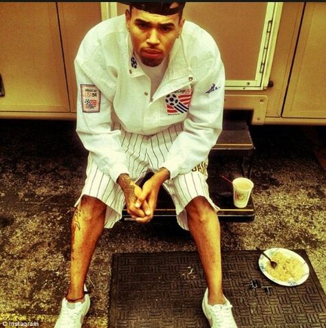 chris: its to early for this goddam sh*t Chris Brown Fame, Chris Brown X, Chris Brown Pictures, Breezy Chris Brown, Chris Brown, Rihanna