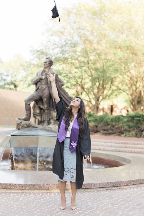 Sfasu Graduation Pictures, Sfa Graduation Pictures, Phd Graduate, Grad Picture Ideas, College Grad Photos, Cute Senior Pictures, Grad Session, Graduation Pic Ideas, Graduation Pic