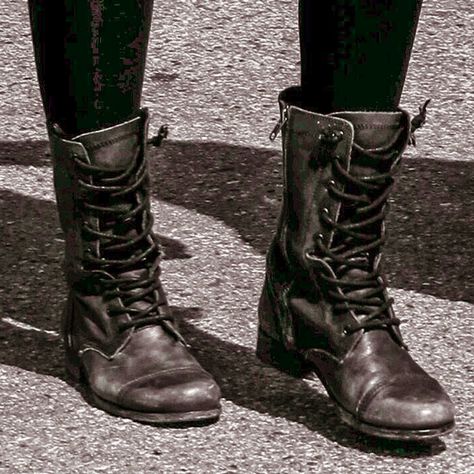 Clarke Griffin Aesthetic, Griffin Aesthetic, Combat Boots Aesthetic, The 100 Aesthetic, Invisible Sister, Warren Worthington Iii, 100 Aesthetic, Boots Aesthetic, Skulduggery Pleasant