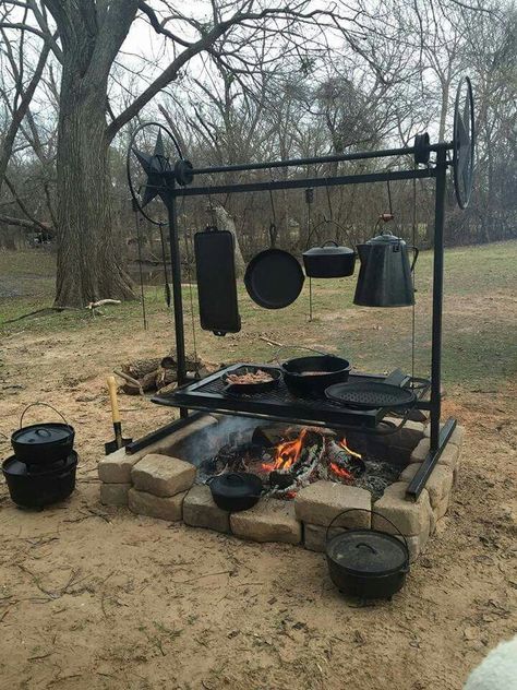 Fire Pit Cooking, Open Fire Cooking, Outdoor Cooking Area, Fire Pit Grill, Fire Cooking, Campfire Cooking, Bbq Pit, Diy Fire Pit, Backyard Fire