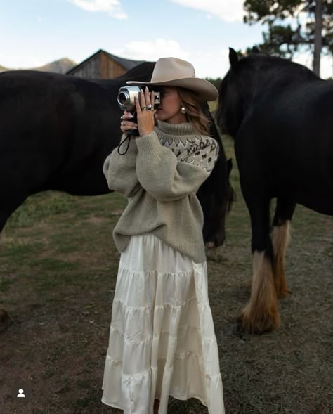 Western Photoshoot Outfits, Classy Cowgirl, Chique Outfit, Southern Outfits, Western Style Outfits, Rodeo Outfits, Western Outfits Women, Country Dresses, Western Aesthetic