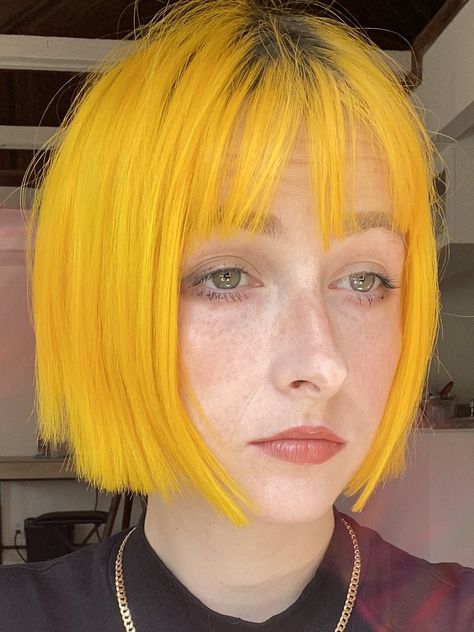 Tessa Violet, New Year Hairstyle, French Bob, Yellow Short, Bob Hair, Yellow Hair, Edgy Outfits, Short Bob, Hair Inspo