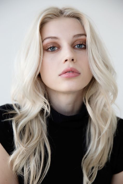 Nora O'Neil Model height 5'10" bust 32" waist 24" hips 34.5" - L A Models and Donna Baldwin Agency Blonde Hair Pale Skin, Pale Blonde Hair, Hair Pale Skin, White Blonde Hair, Pale Blonde, Synthetic Lace Wigs, White Blonde, Brown Blonde Hair, Platinum Blonde Hair