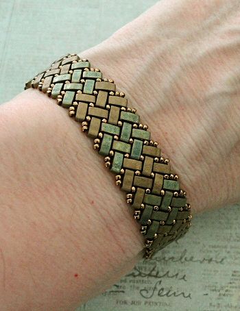 Tila Necklace, Herringbone Bracelet, Chainmail Jewelry, Jewerly Beads, Beaded Bracelets Tutorial, Beaded Jewlery, Pretty Beads, Seed Bead Tutorial, Beaded Bracelet Patterns