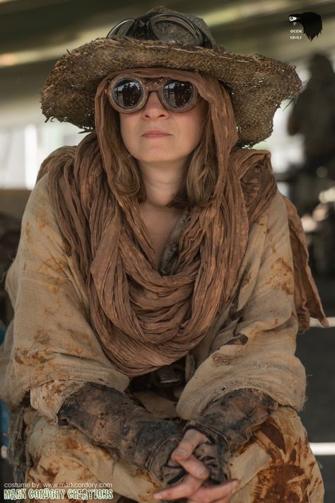 Wastelands Post Apocalyptic, Post Apocalyptic Goggles, Desert Nomad Clothing, Post Apocalyptic Steampunk, Post Apocalypse Costume, Post Apocalyptic Costume Women, Postapocalyptic Style Woman, Merchant Clothes, Desert Post Apocalyptic