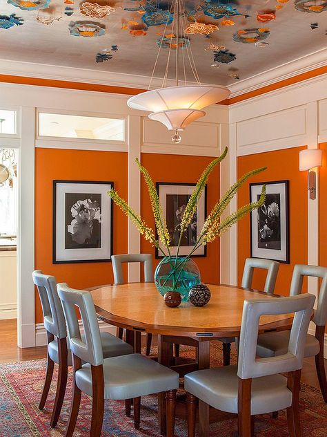 Orange Dining Room Decor, Blue And Orange Living Room, Tropical Dining Room, Orange Dining Room, Dining Room Console Table, Trendy Dining Room, Dining Room Wall Color, Orange Theme, Dining Room Console